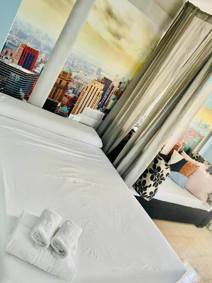 Triana In Hotel 24H เซบีญา ภายนอก รูปภาพ